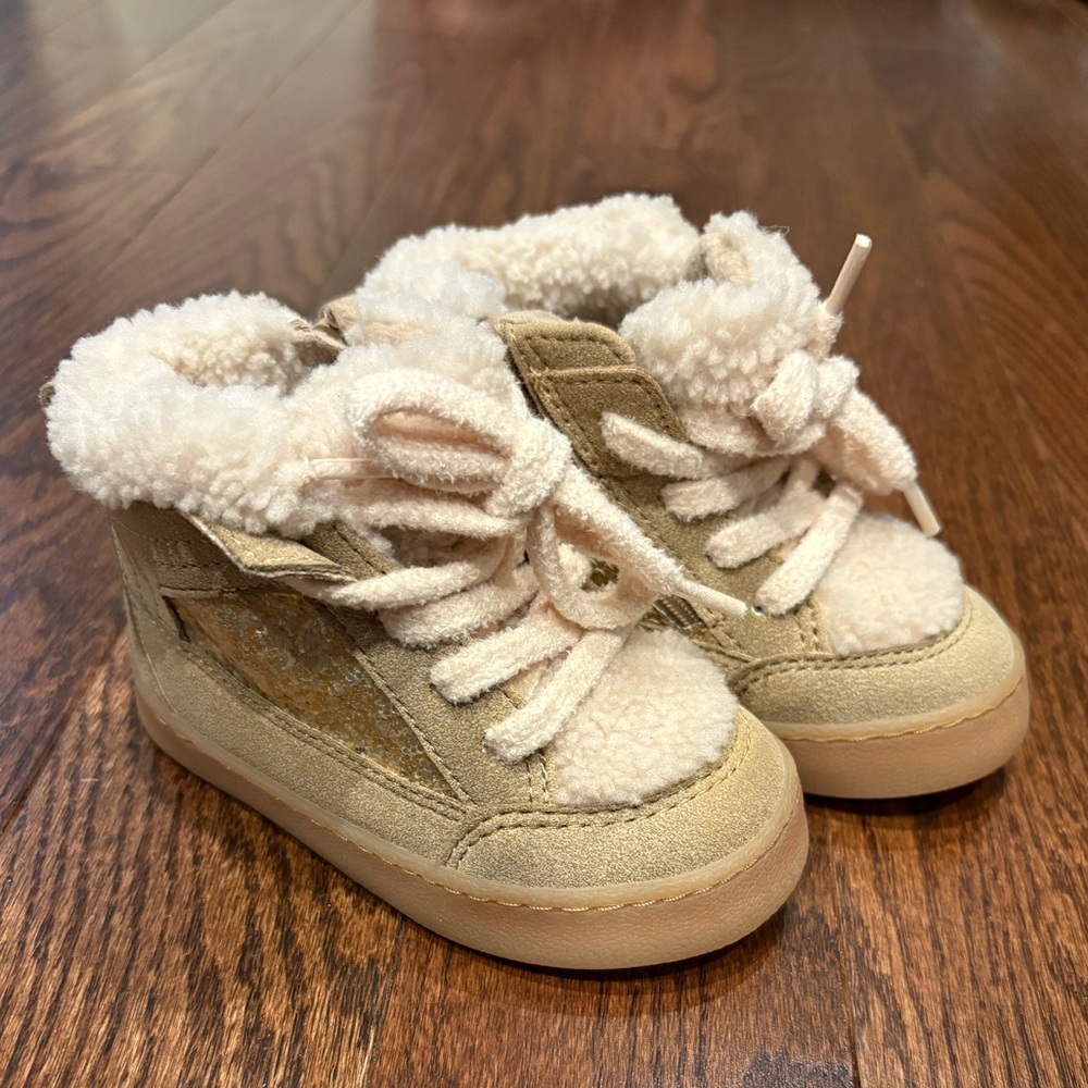 Zara toddler faux shearling boots - size EU21